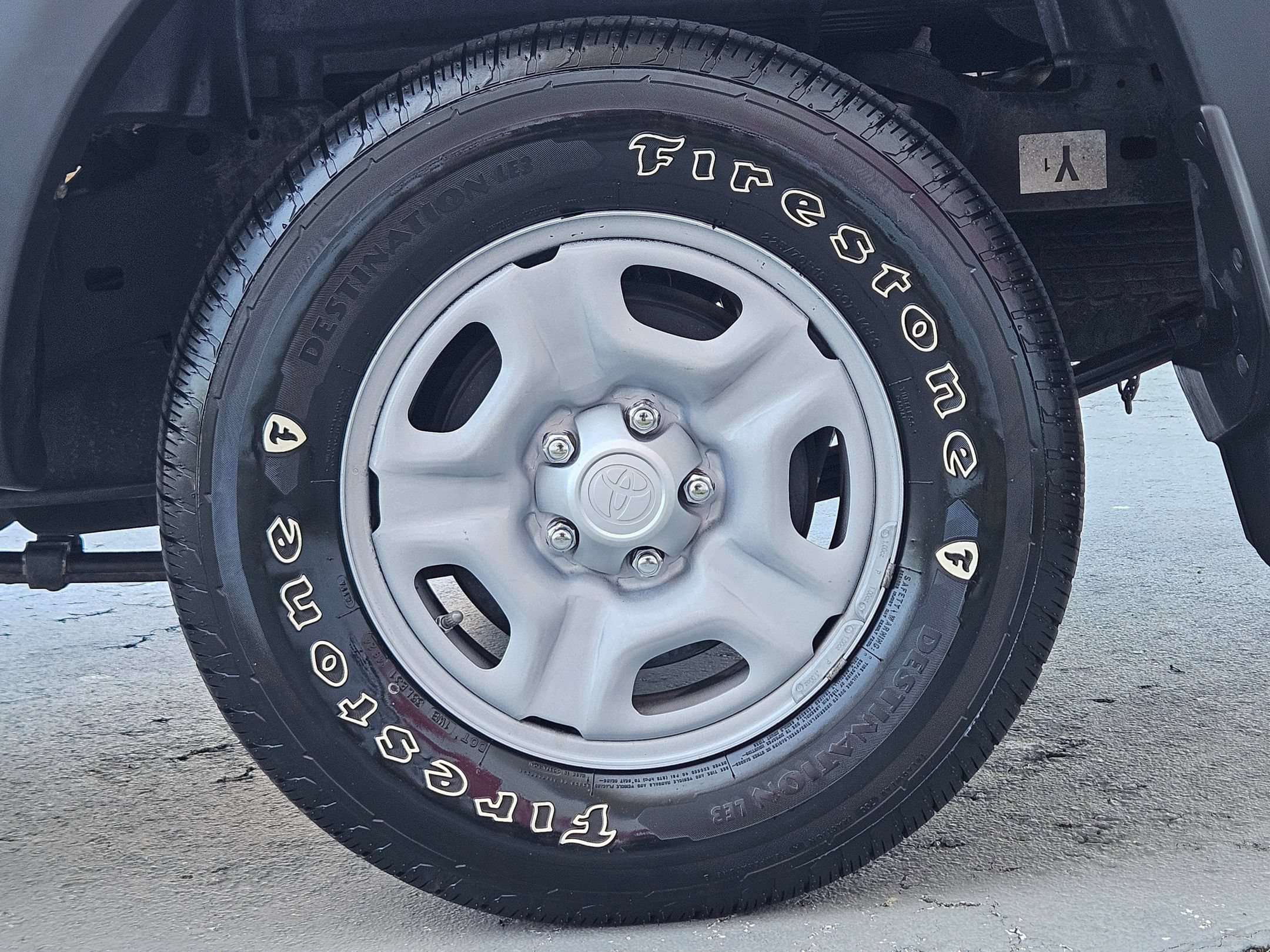 Used 2013 Super White Toyota  image 27