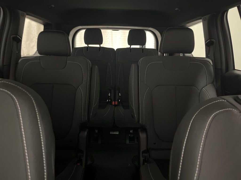 Used 2025 Baltic Gray Metallic Clearcoat Jeep Laredo X image 8