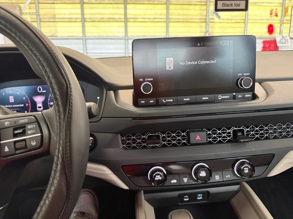Used 2025  Honda LX image 15