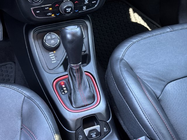Used 2018 Black Jeep Trailhawk image 17