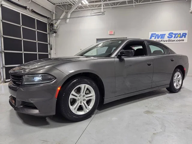 Used 2023 Gray Dodge SXT image 3