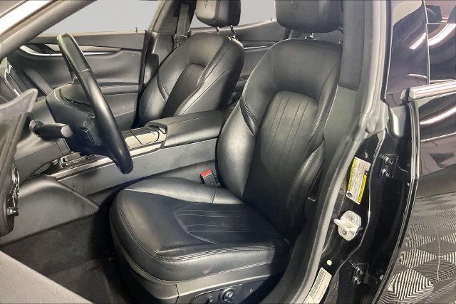 Used 2017  Maserati Base image 18