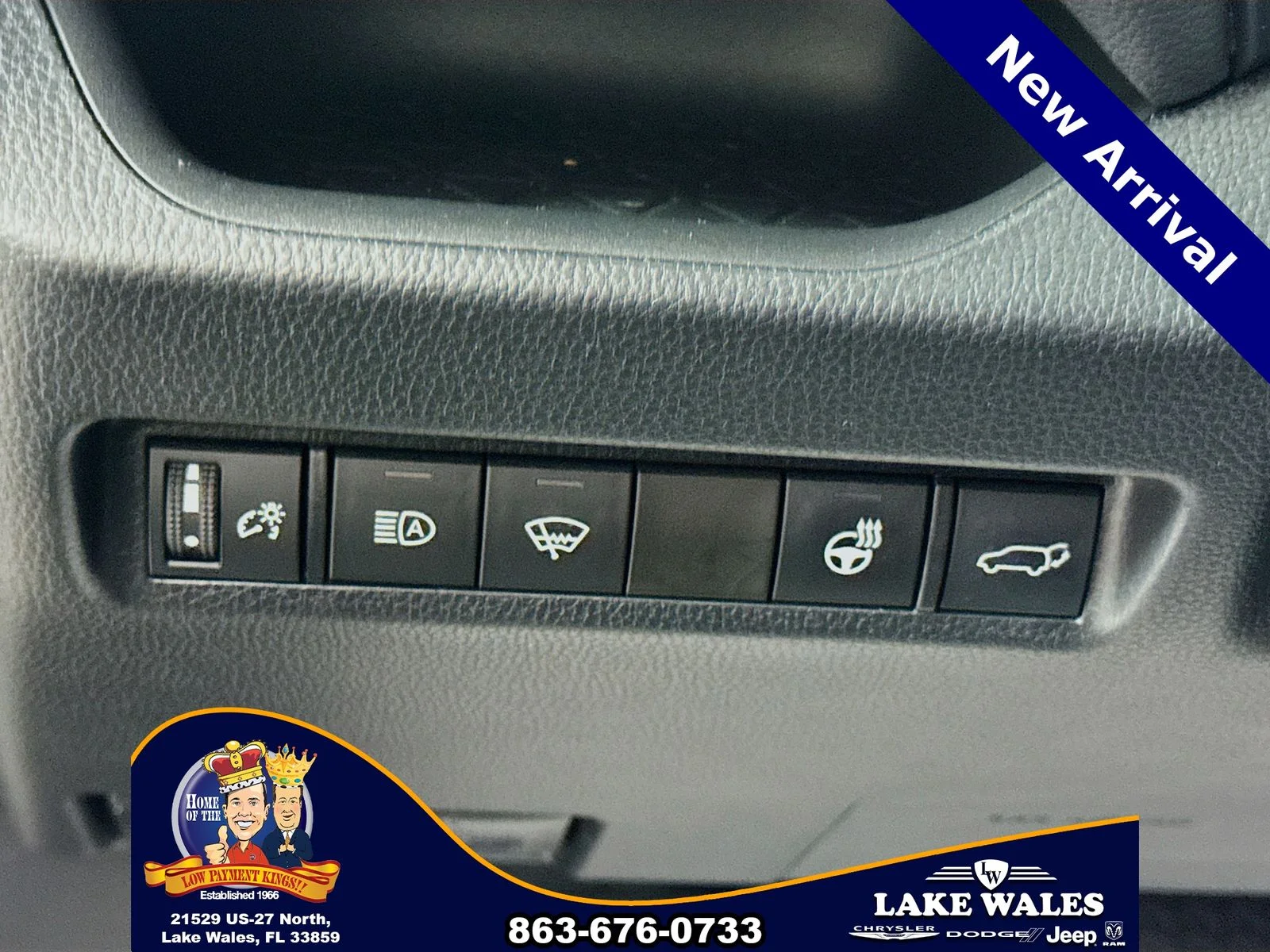 Certified Used 2022  Toyota XLE image 10
