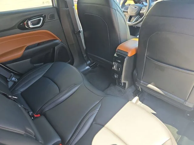 Used 2025 White Jeep Limited image 12