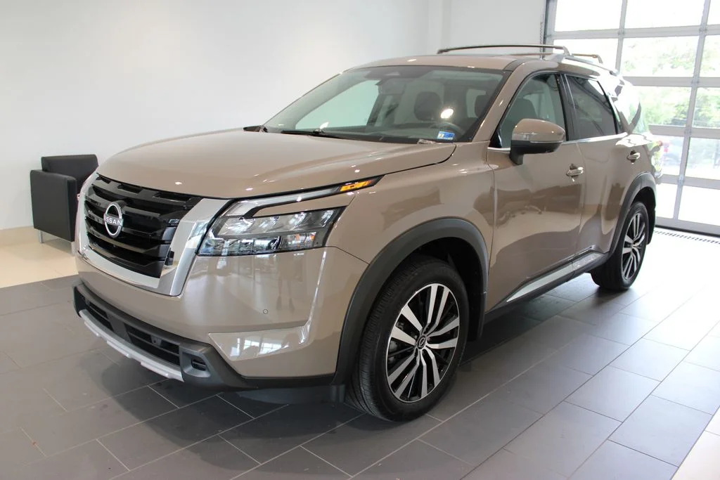 Used 2025  Nissan Platinum image 12