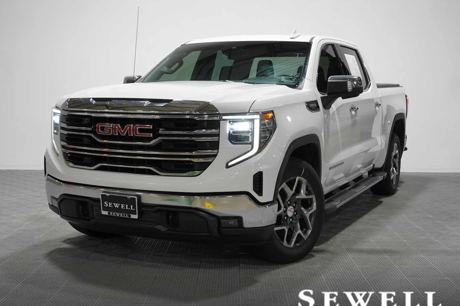 2023 GMC Sierra 2WD Crew Cab Short Box SLT's photo