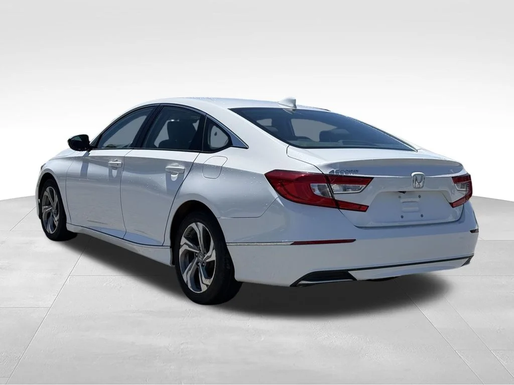 Used 2018 White Honda EX image 3