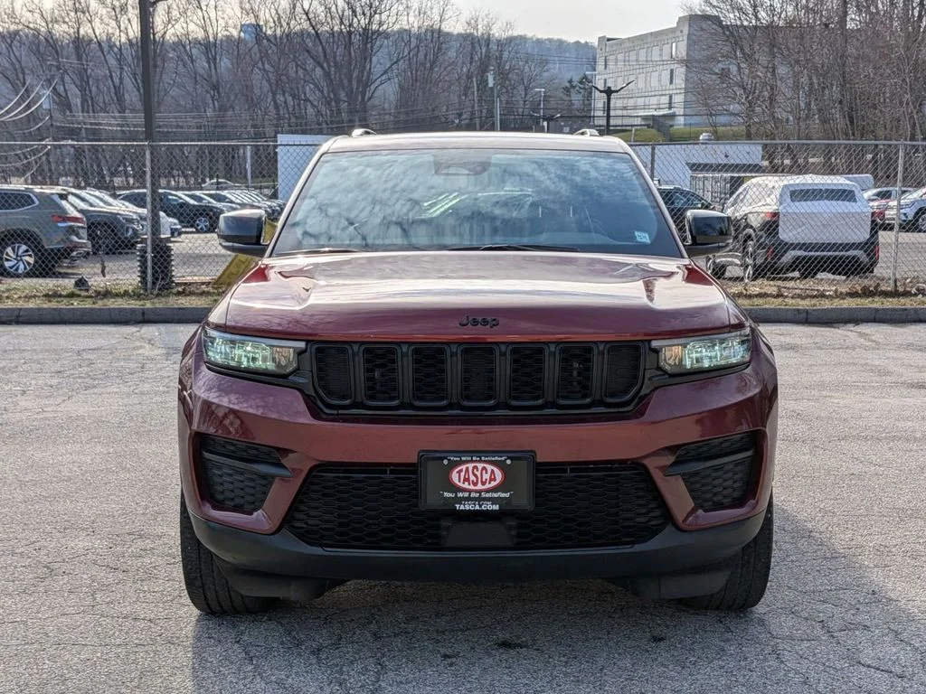 Used 2023 Red Jeep Altitude X image 11