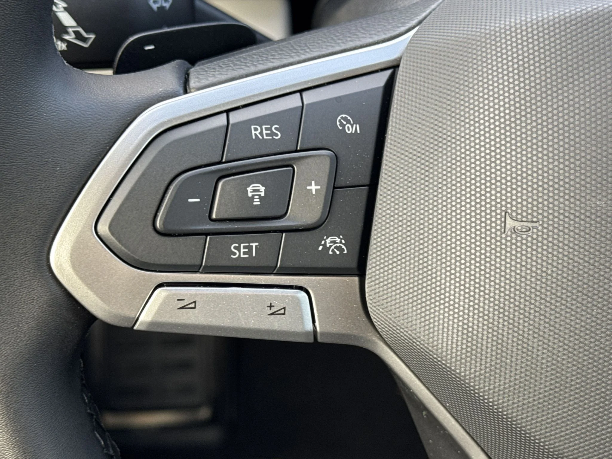 New 2026 Opal White Pearl Volkswagen 2.0T Peak Edition image 19