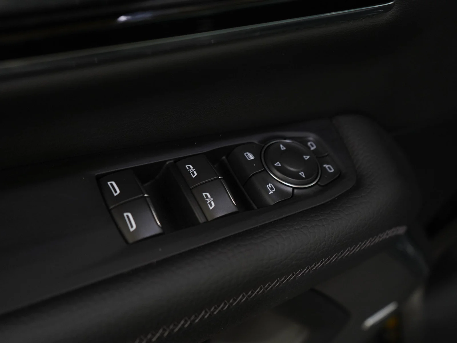 Used 2025  GMC Denali image 22