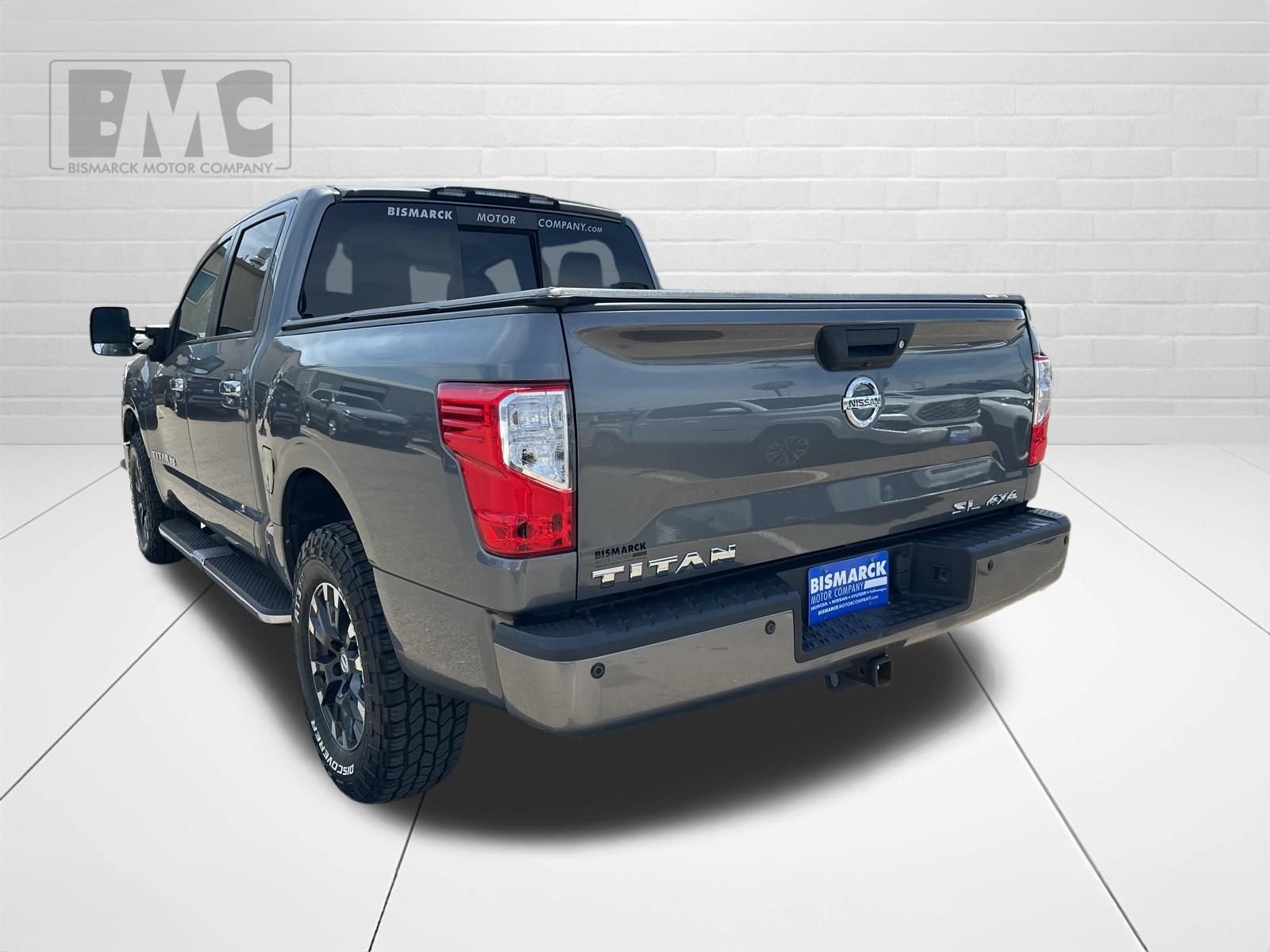 Used 2019 Gray Nissan SL image 4