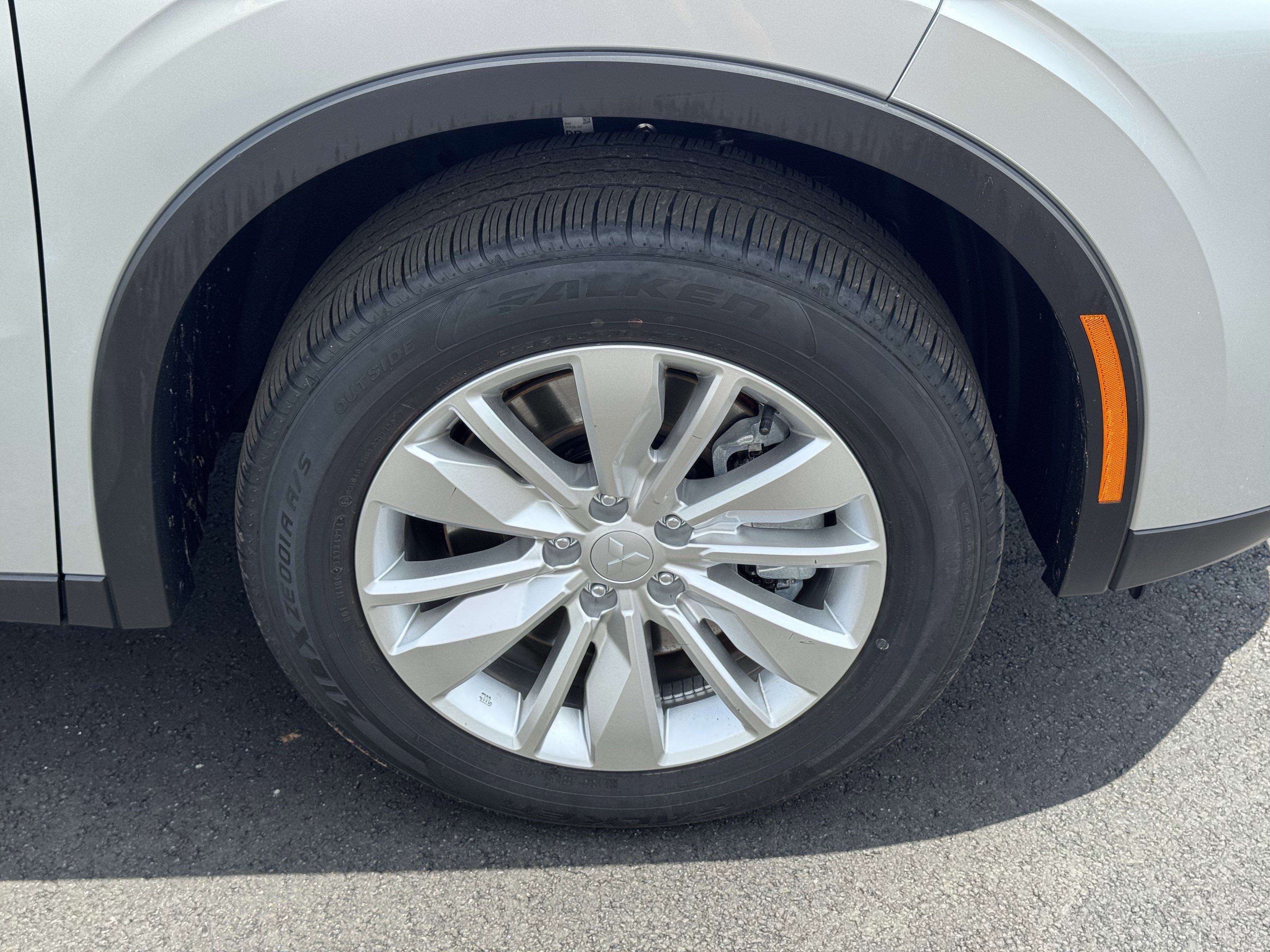 Used 2025  Mitsubishi ES image 12