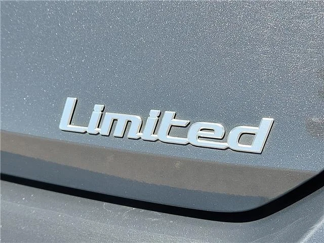 Used 2024 Gray Hyundai Limited (IVT) image 9