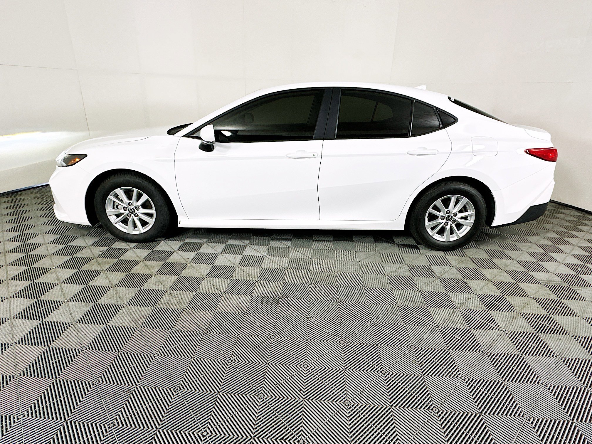 2025 Toyota Camry thumbnail 8