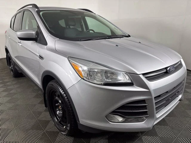 Used 2016 Silver Ford SE image 1