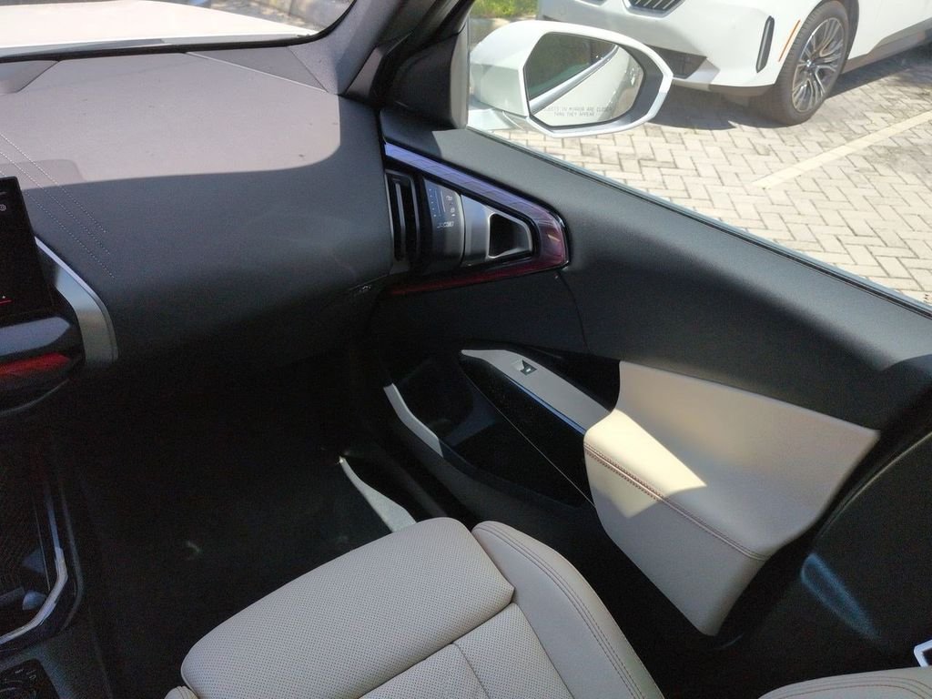New 2026 Alpine White BMW 30 xDrive image 17