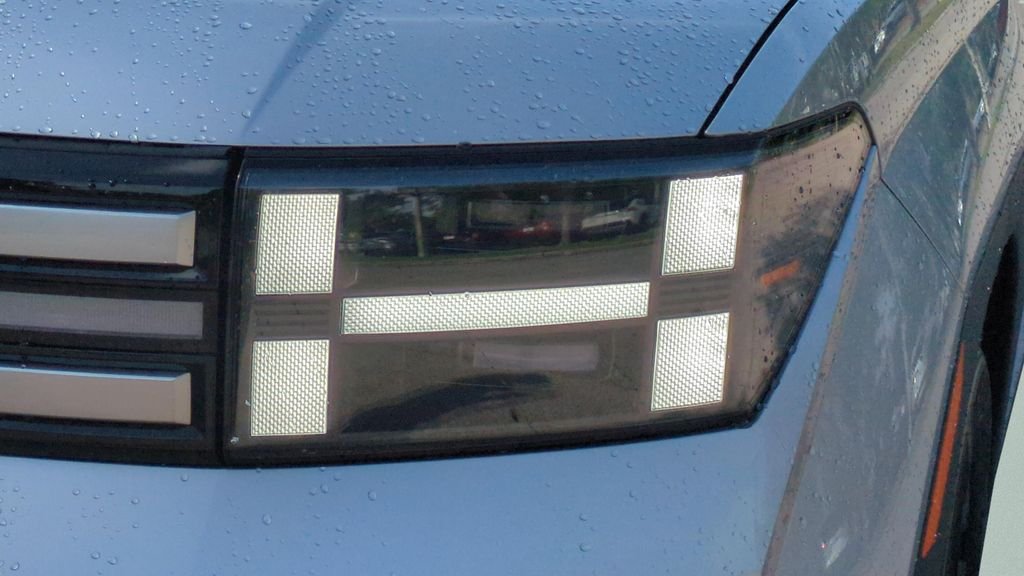 Used 2024 Silver Hyundai SEL image 26