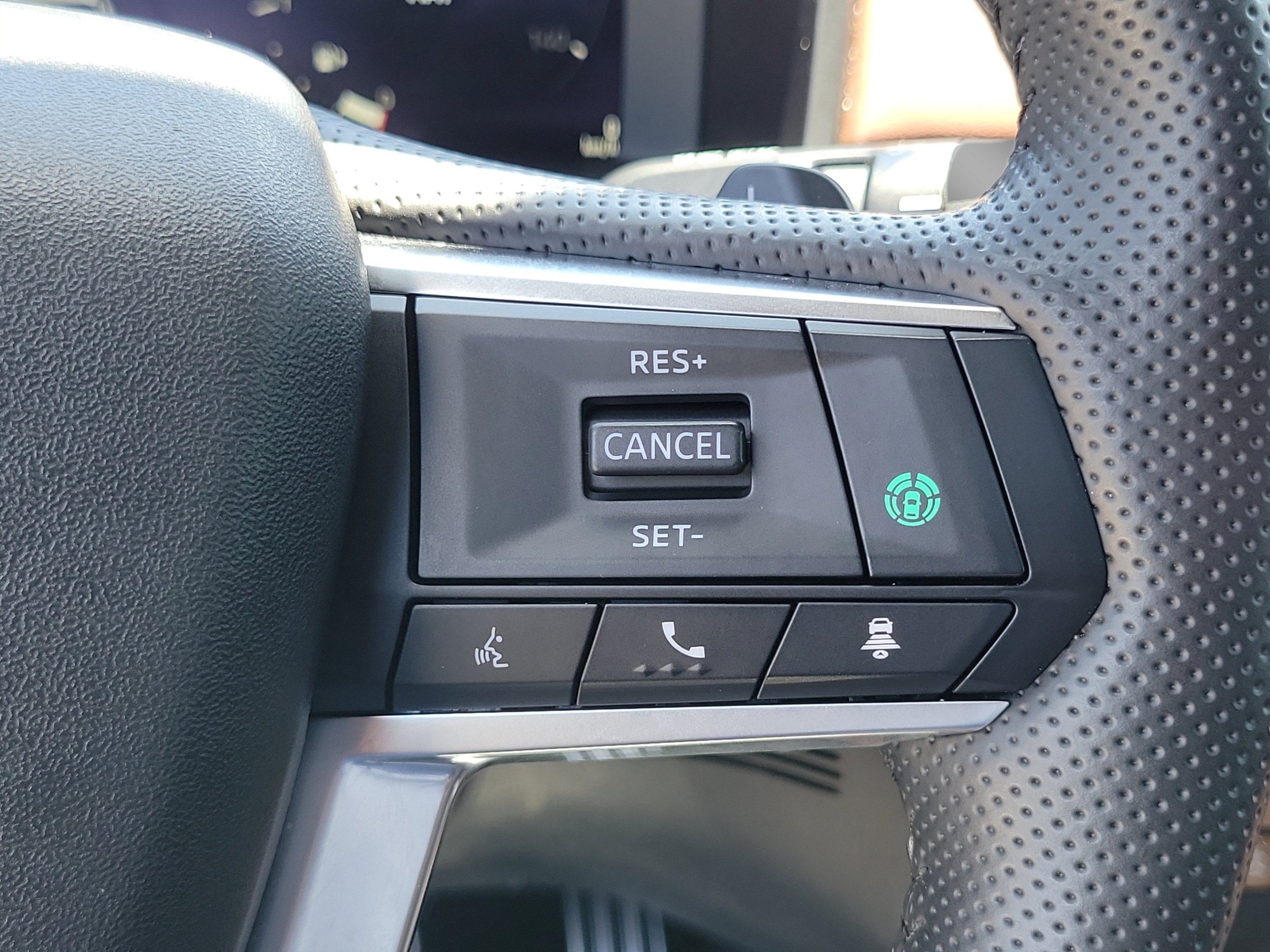 Used 2025 Graphite Gray Mitsubishi SEL image 26