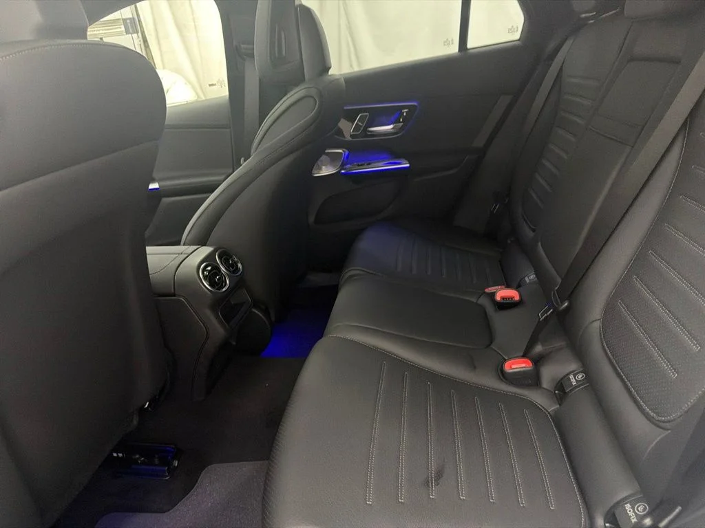 New 2027 White Mercedes-Benz GLC 300 image 19