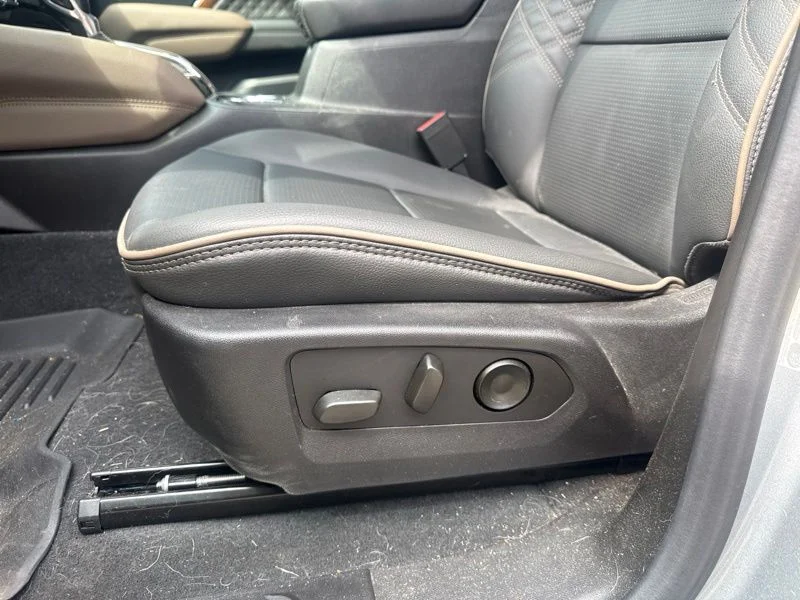 Used 2024 Silver GMC Denali image 4