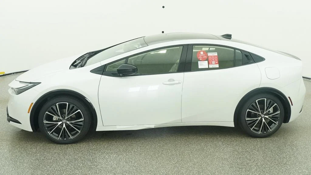 New 2027 Wind Chill Pearl Toyota XLE image 17