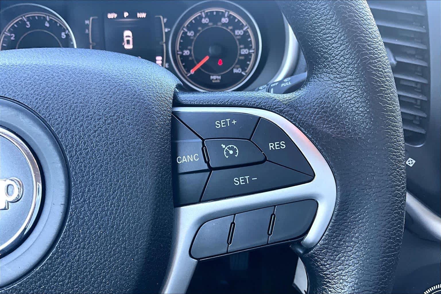 Used 2015 Cashmere Pearlcoat Jeep Sport image 25