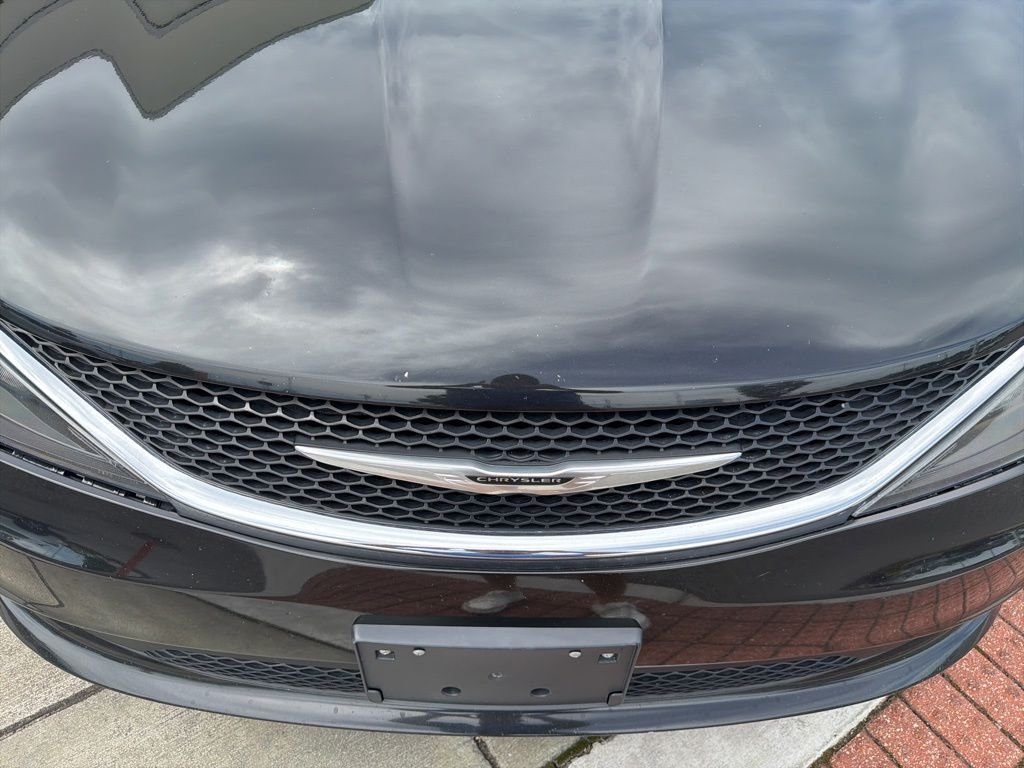 Used 2021 Black Chrysler LXI image 13