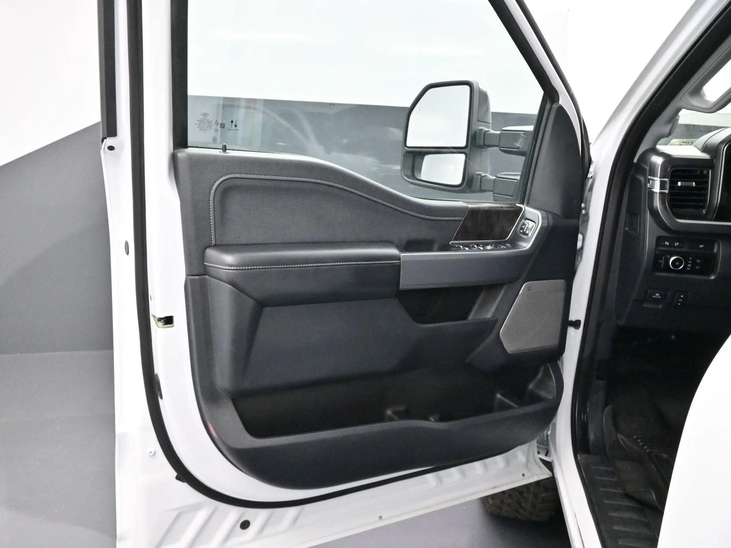Used 2024 Oxford White Ford LARIAT image 9