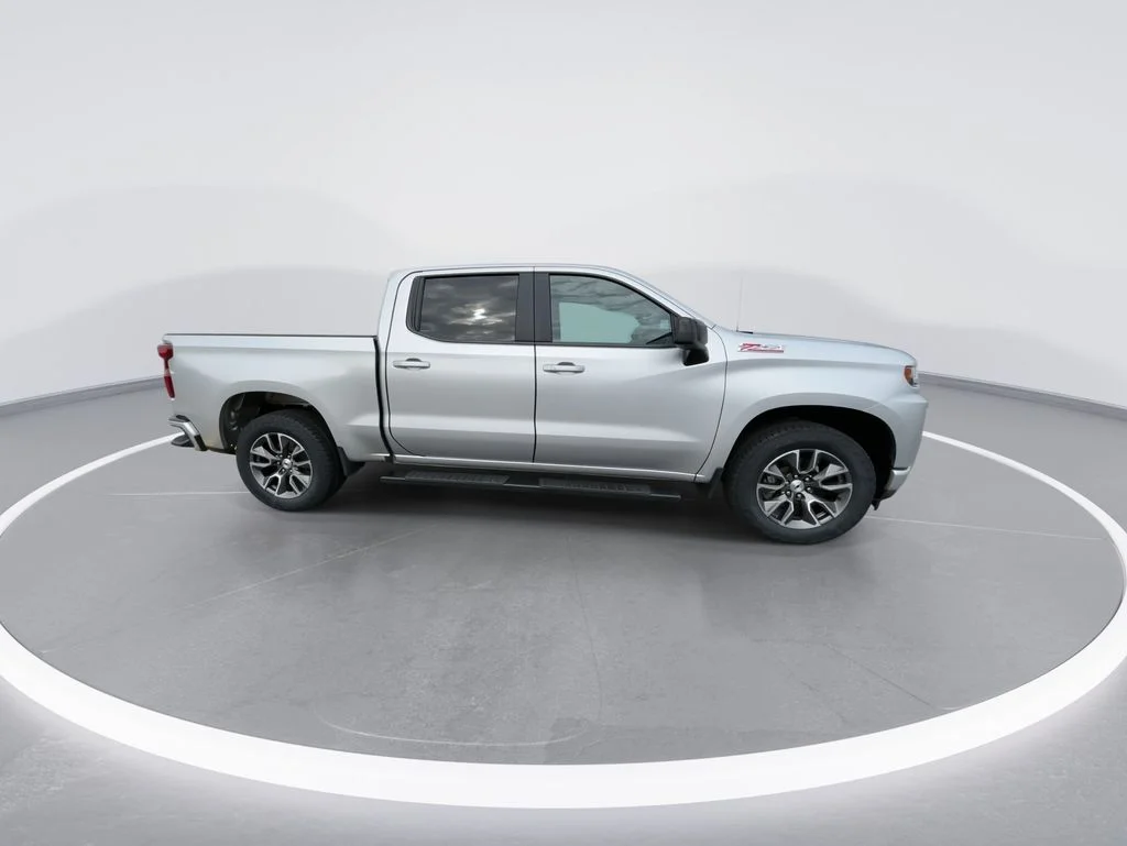 Used 2019 Silver Chevrolet RST image 9