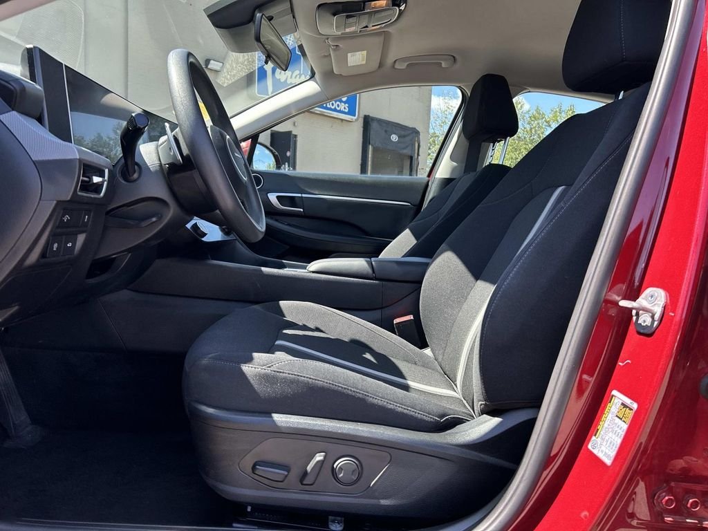 Used 2024 Red Hyundai SEL image 12