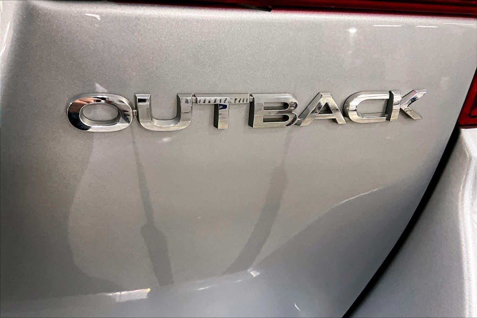 Used 2019 Ice Silver Metallic Subaru Limited image 10