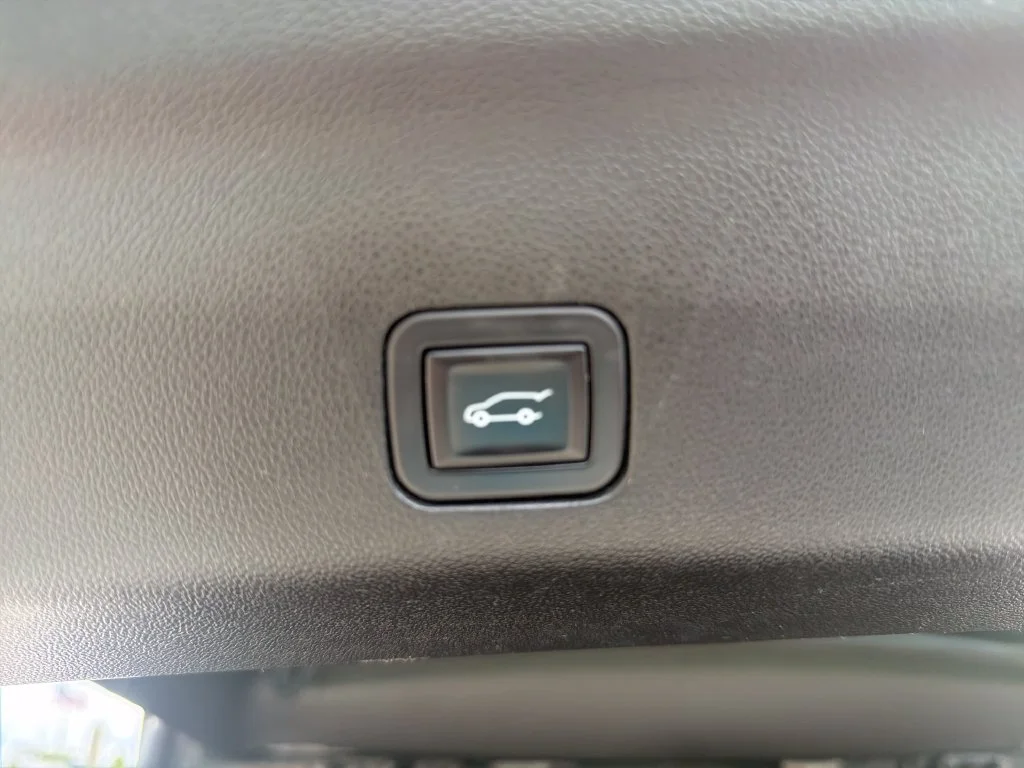 2023 GMC Yukon SLT - Photo 36