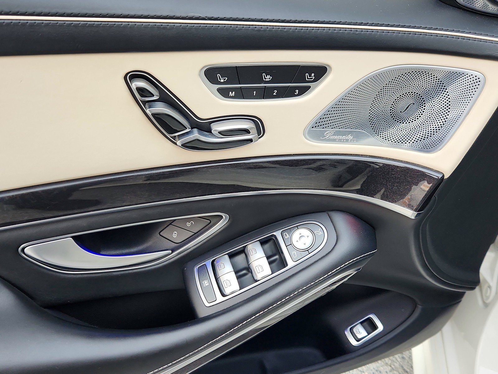 Used 2018 designo Diamond White Mercedes-Benz S 560 image 25