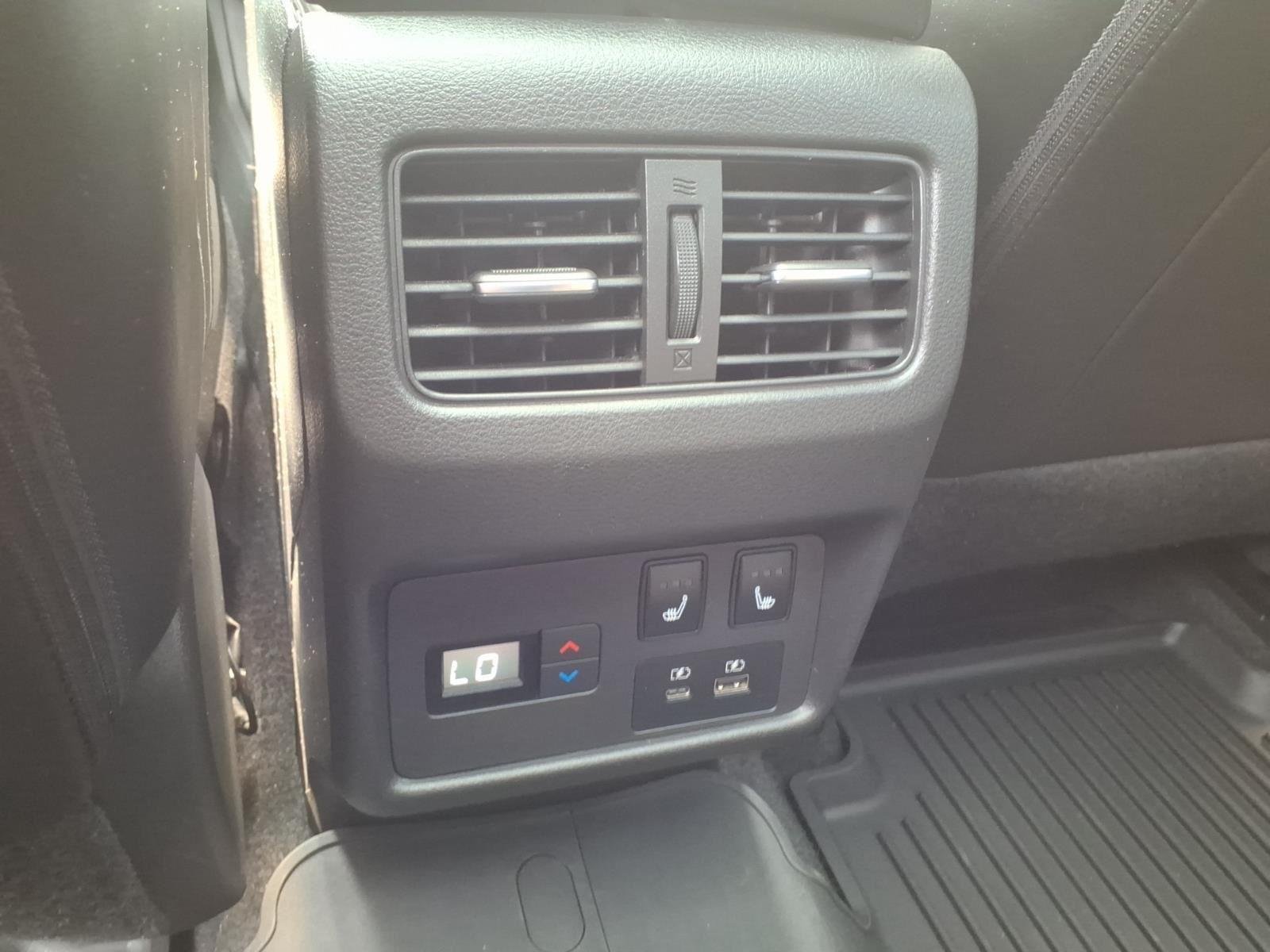 Used 2021 Pearl White Tricoat Nissan Platinum image 19