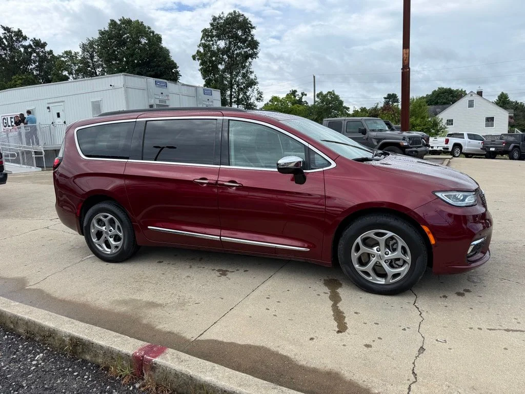 Used 2023 Red Chrysler Limited image 5