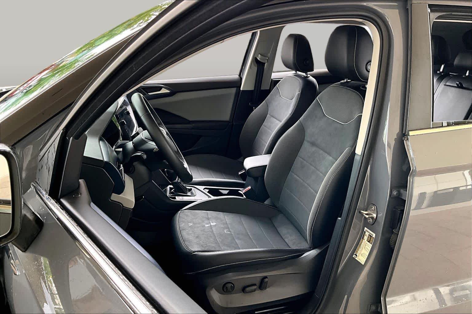 Used 2023 Pure Gray w/Black Roof Volkswagen SE image 7