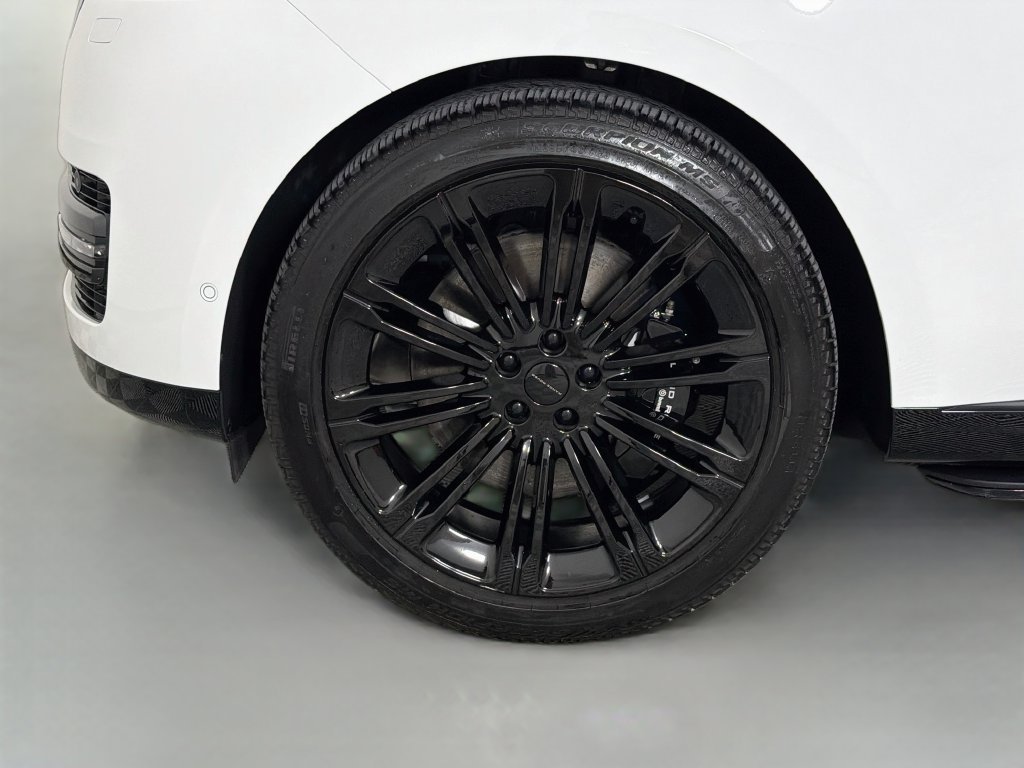 Used 2026 White Land Rover SE image 33