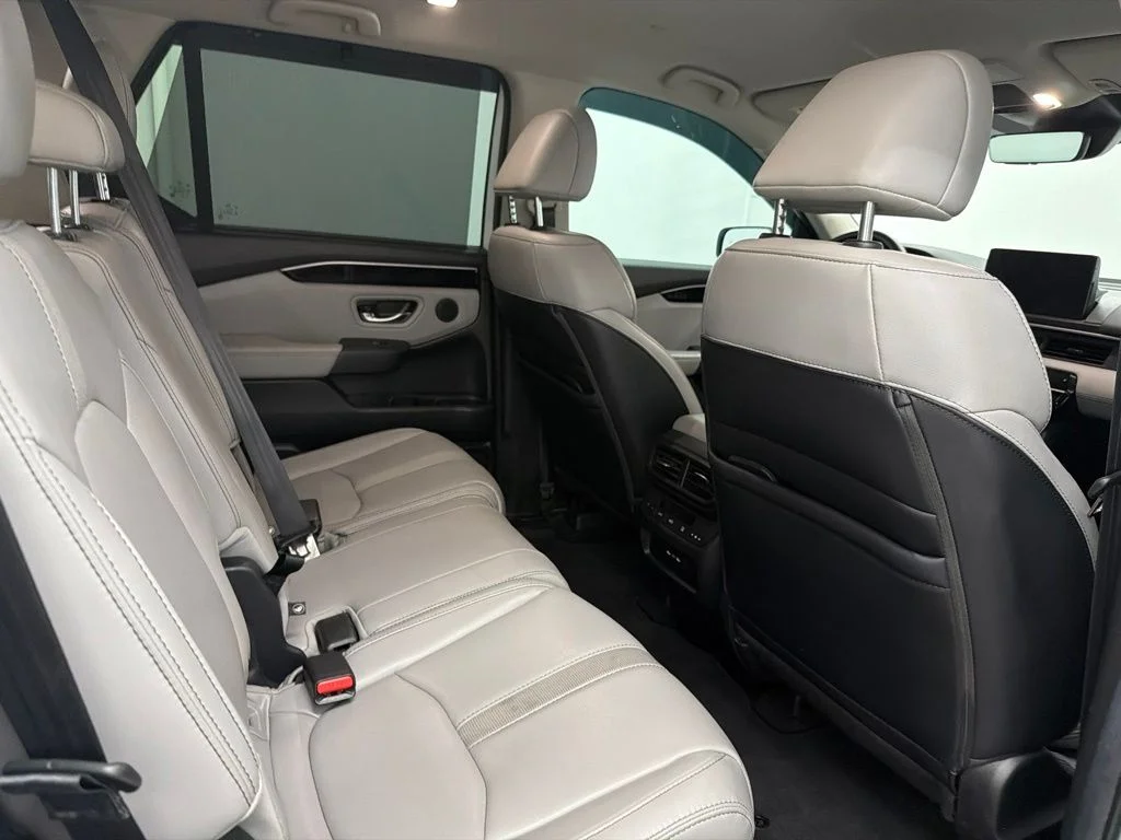 Used 2025  Honda EX-L image 32