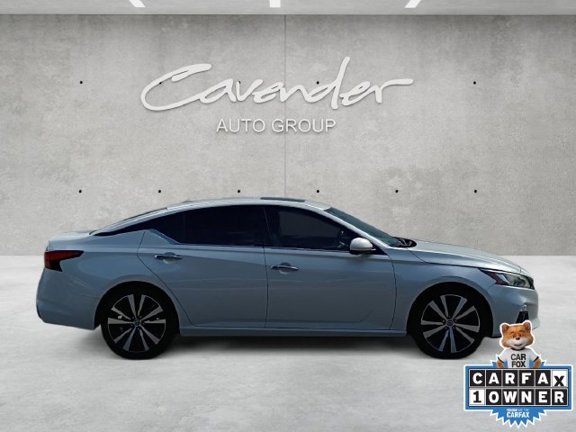 Used 2019 White Nissan 2.5 Platinum image 17