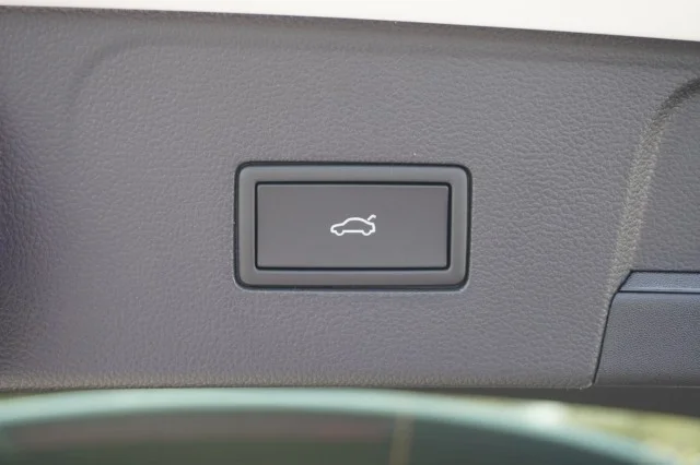 New 2026 Opal White Pearl Volkswagen 2.0T Peak Edition image 10