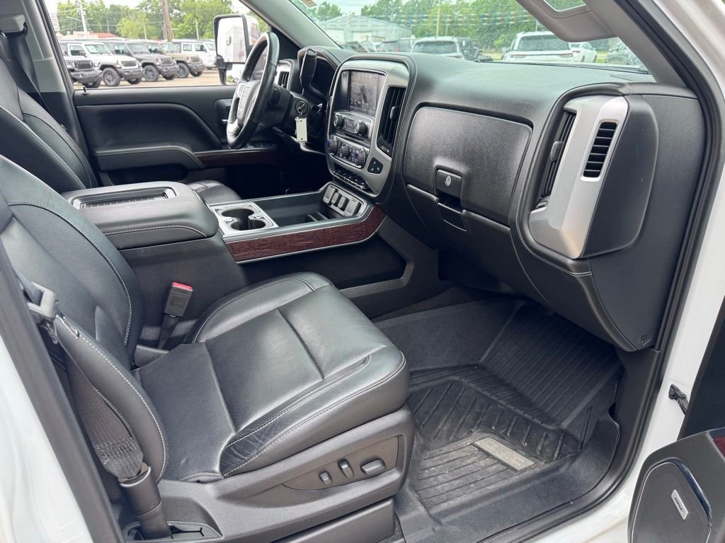 Used 2018 White GMC SLT image 22
