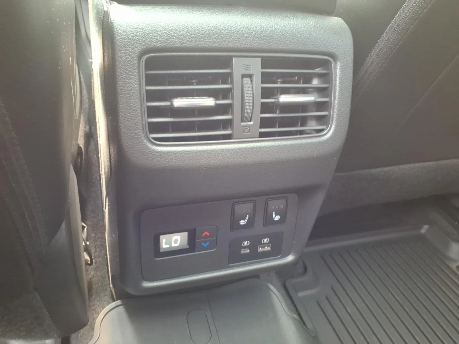 Used 2021 Pearl White Tricoat Nissan Platinum image 19