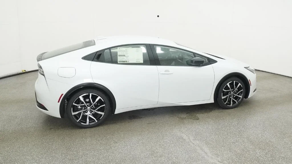 2025 Toyota Prius XSE - Photo 15