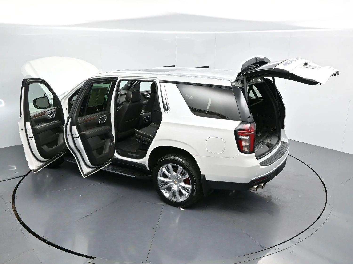 Used 2023 Iridescent Pearl Tricoat Chevrolet Premier image 49
