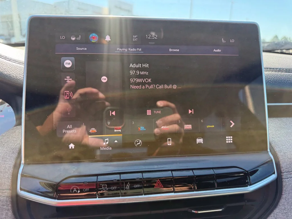 Used 2023 Black Jeep Latitude image 14