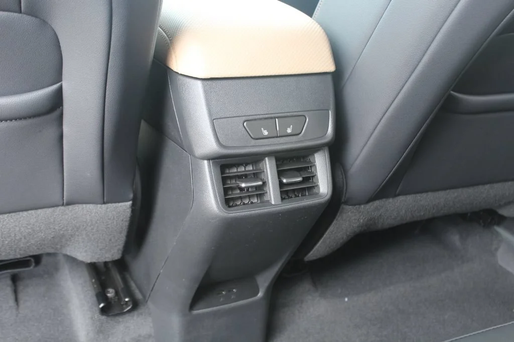 New 2026 Mosaic Black Metallic Chevrolet ACTIV image 10
