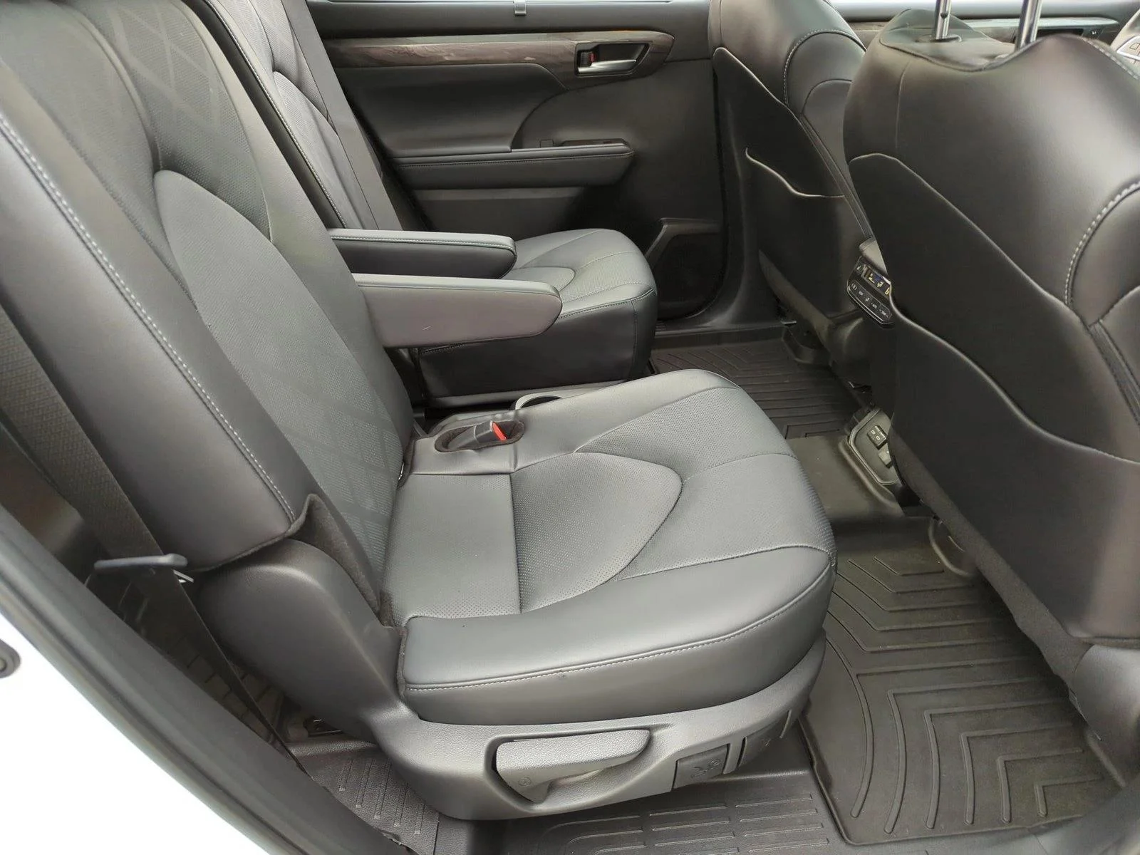 Used 2024 Wind Chill Pearl Toyota Platinum image 21