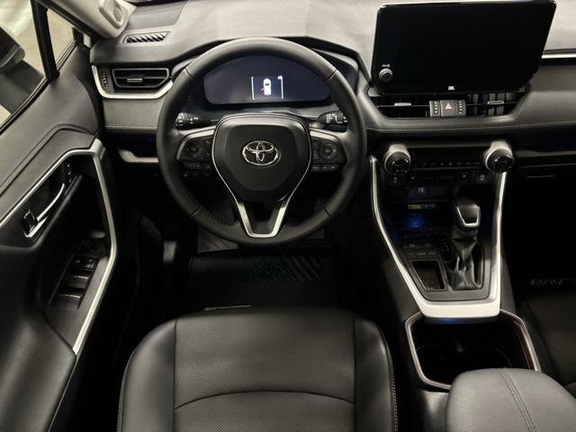 Certified Used 2025 WIND CHILL PEARL Toyota  image 12