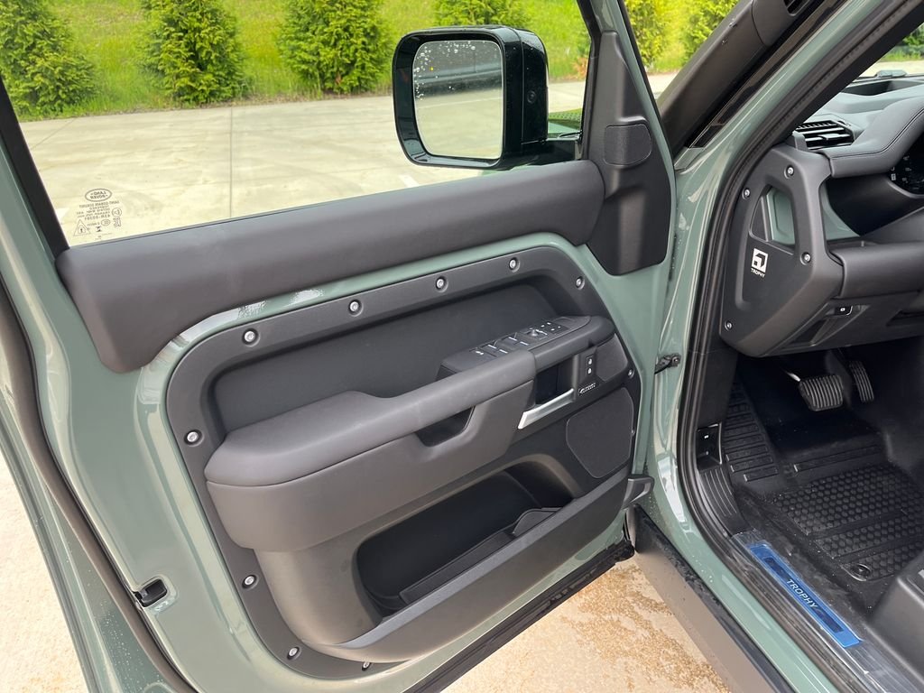New 2026 Keswick Green Land Rover Trophy Edition image 11