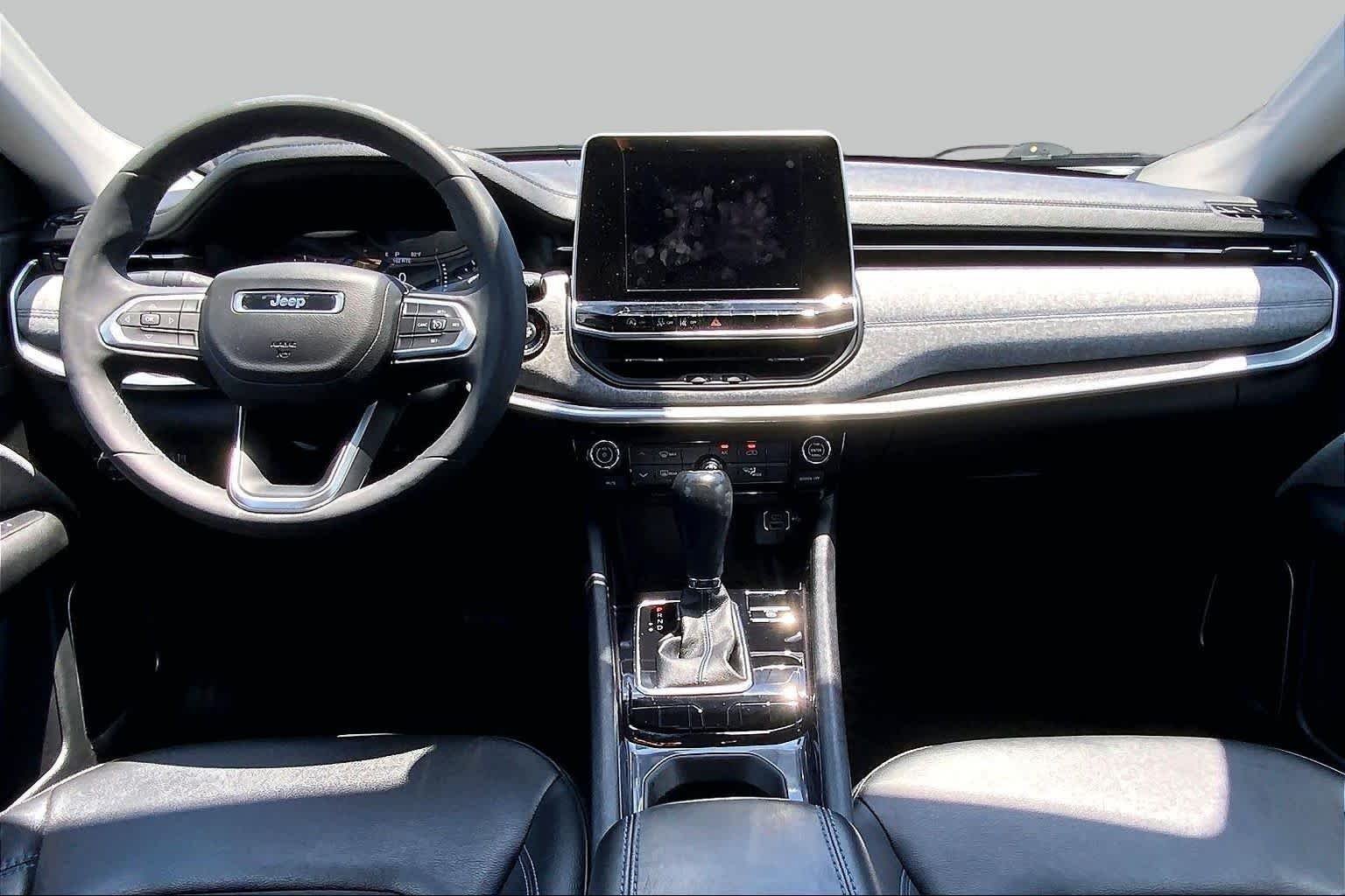 Used 2022 Laser Blue Pearlcoat Jeep Latitude image 15